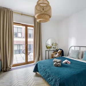 https://studio-centrum-pawia-deluxe.warsawhotelspoland.com